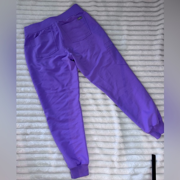 FIGS Scrub Pants Zamora Joggers- Lilac Dawn- Small/Petite - Picture 4 of 6
